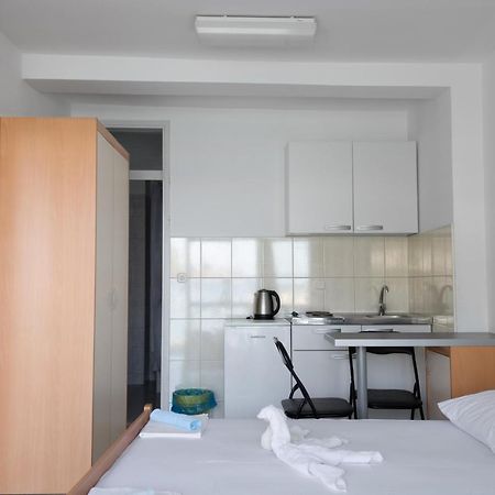 Apartments Ivica - Beachfront Drvenik (Split-Dalmatia) Exterior foto