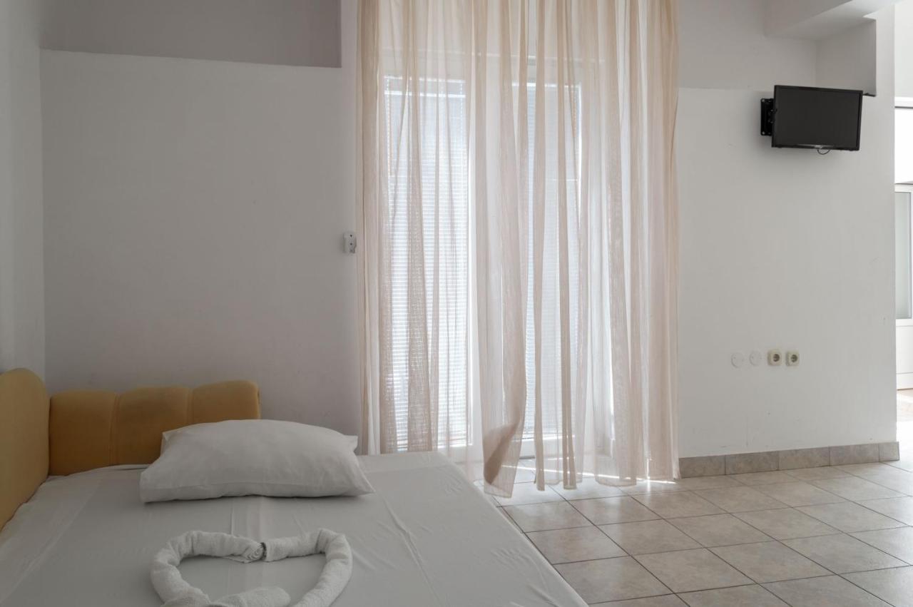 Apartments Ivica - Beachfront Drvenik (Split-Dalmatia) Exterior foto