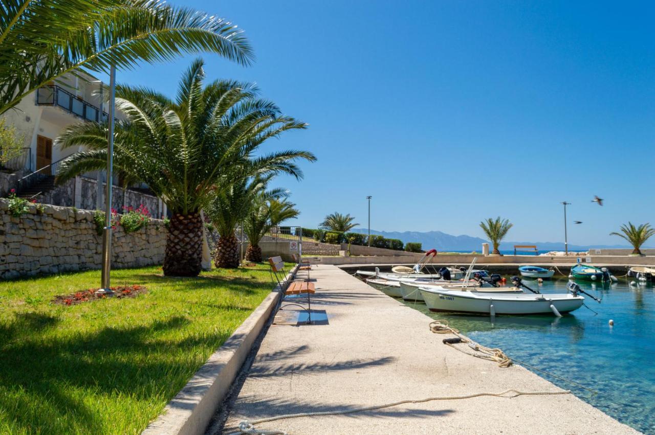 Apartments Ivica - Beachfront Drvenik (Split-Dalmatia) Exterior foto