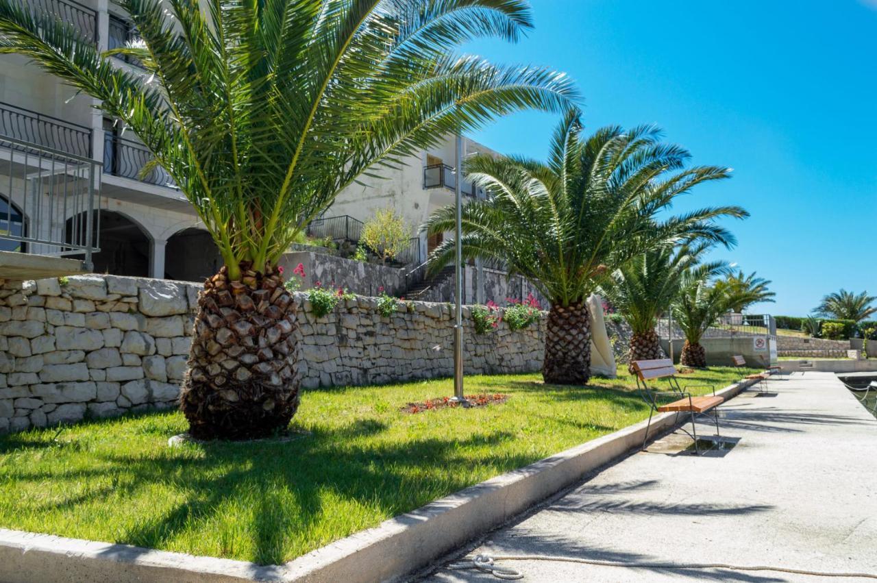 Apartments Ivica - Beachfront Drvenik (Split-Dalmatia) Exterior foto